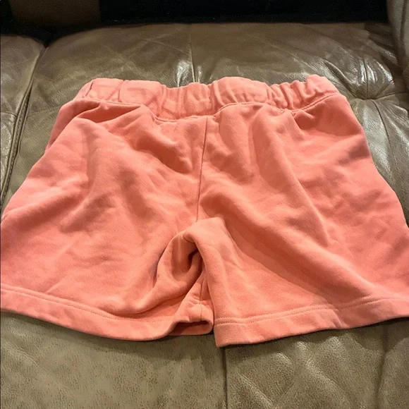 Peach nike shorts - Picture 2 of 4